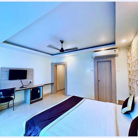 Hotel Aparna Grand Near Ram Janam Bhoomi And Temple - Fully Air Conditioned - Free Wifi Available - Best Budget Hotel In Ayodhya Exteriör bild