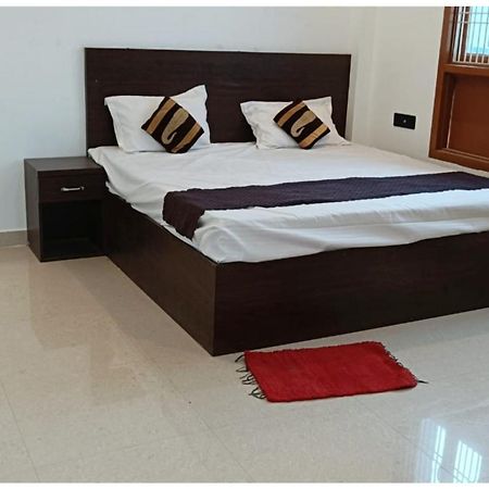 Hotel Aparna Grand Near Ram Janam Bhoomi And Temple - Fully Air Conditioned - Free Wifi Available - Best Budget Hotel In Ayodhya Exteriör bild