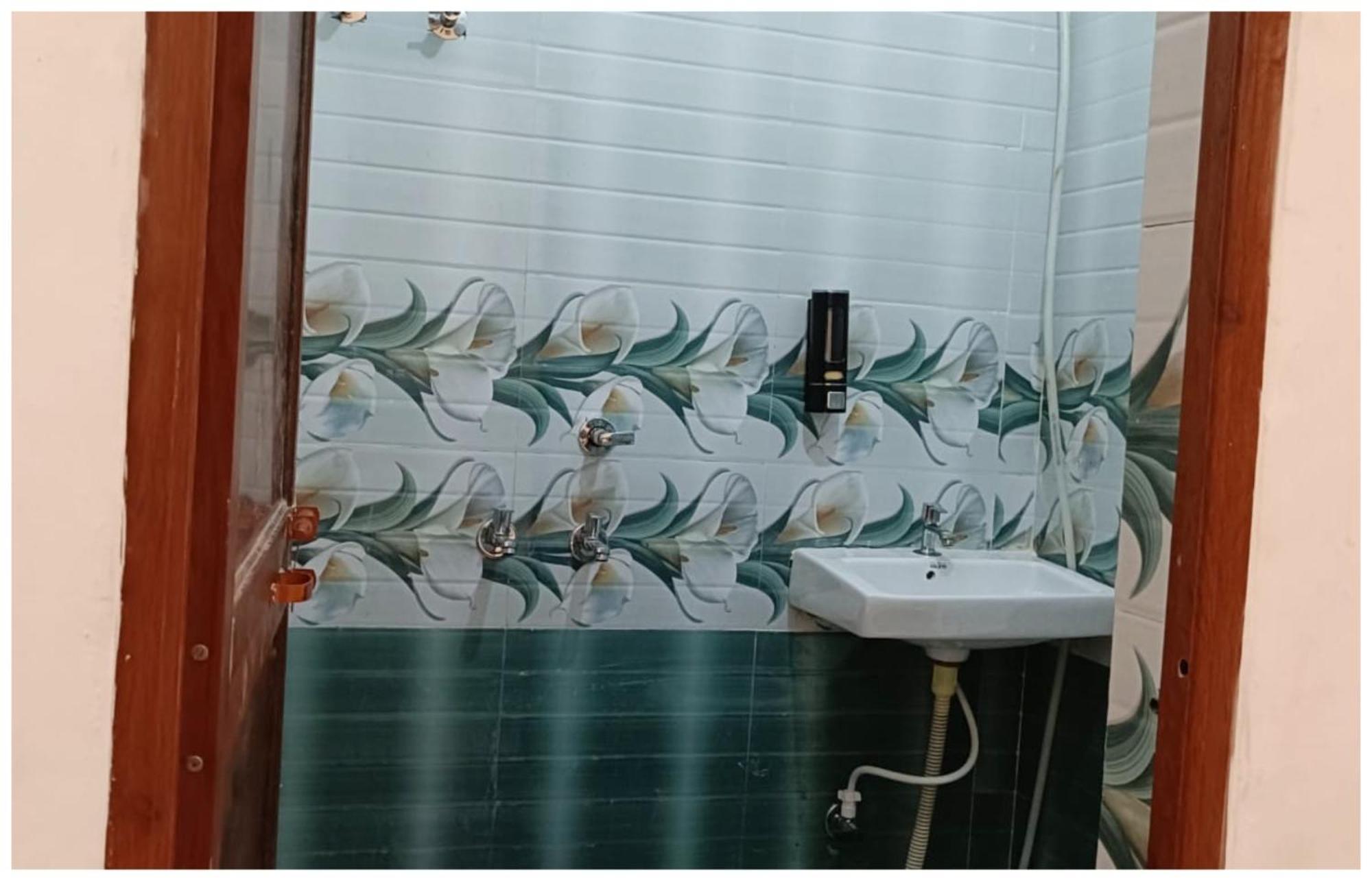 Hotel Aparna Grand Near Ram Janam Bhoomi And Temple - Fully Air Conditioned - Free Wifi Available - Best Budget Hotel In Ayodhya Exteriör bild