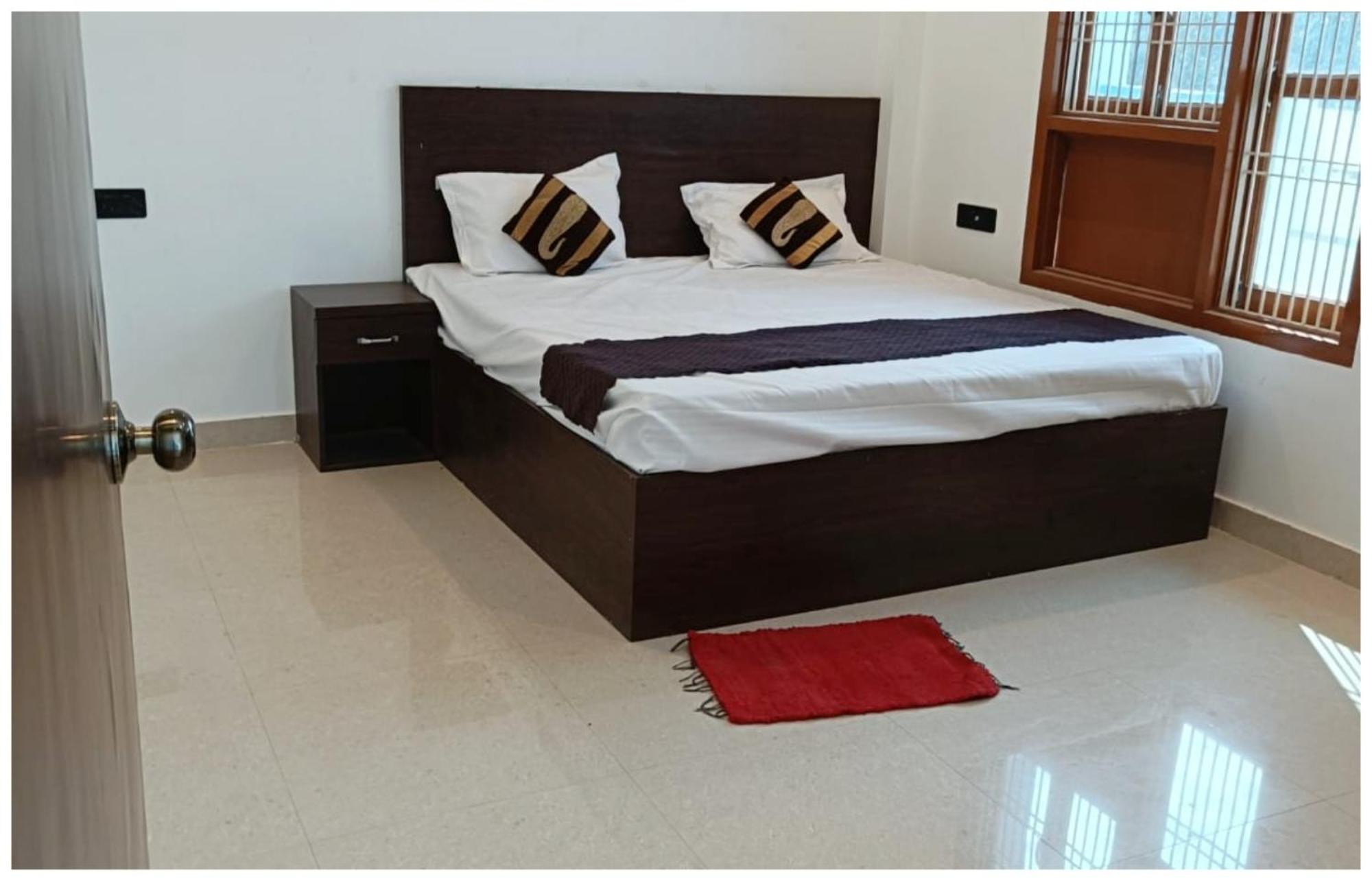 Hotel Aparna Grand Near Ram Janam Bhoomi And Temple - Fully Air Conditioned - Free Wifi Available - Best Budget Hotel In Ayodhya Exteriör bild